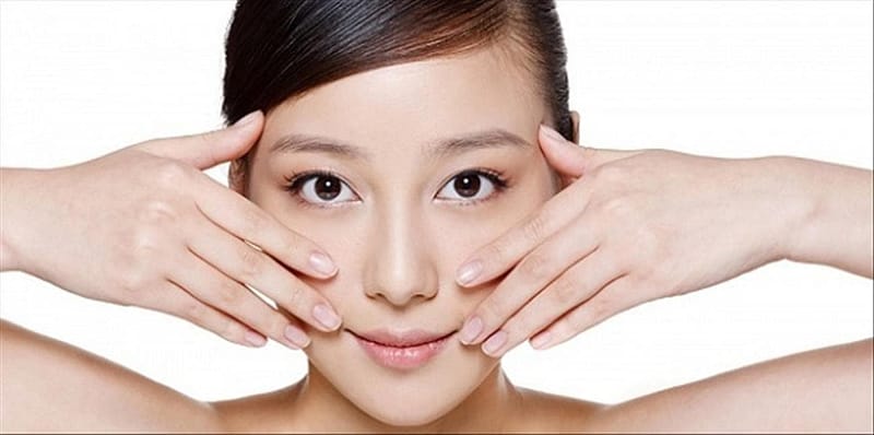 Chị em thi nhau áp dụng cách làm mờ vết nhăn hiệu quả bằng massage tại nhà 6 massage-thuong-xuyen-cai-thien-tinh-trang-nep-nhan-rat-tot2-min